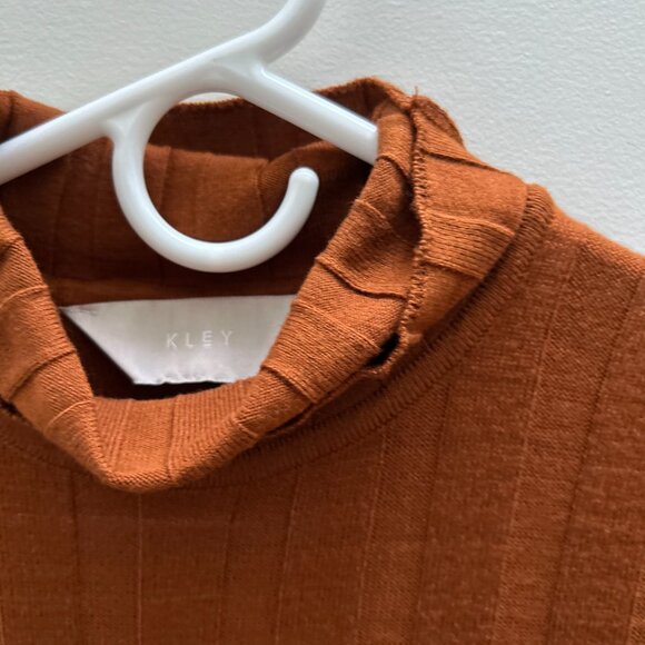 Turtleneck Top - Picture 4 of 6